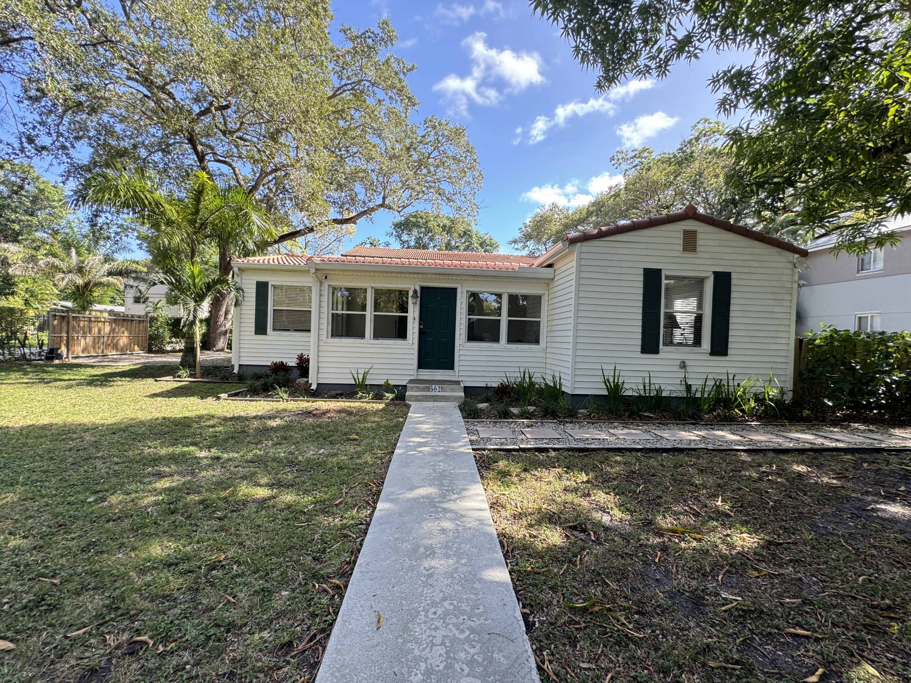 802 Southwest 14th Avenue